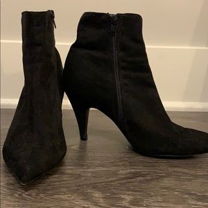 Size 8 black pointed booties